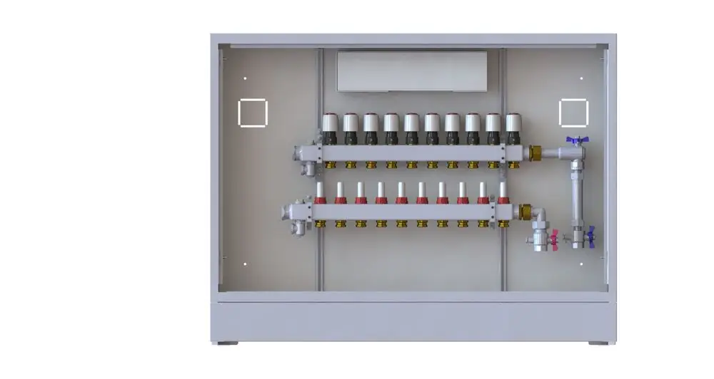 Danfoss Heizkreisverteiler mit mehreren Anschlüssen und Ventilen, montiert auf einer schlichten Rückwand, ausgestattet mit einem WMZ-Set und elektrischer Versorgung.